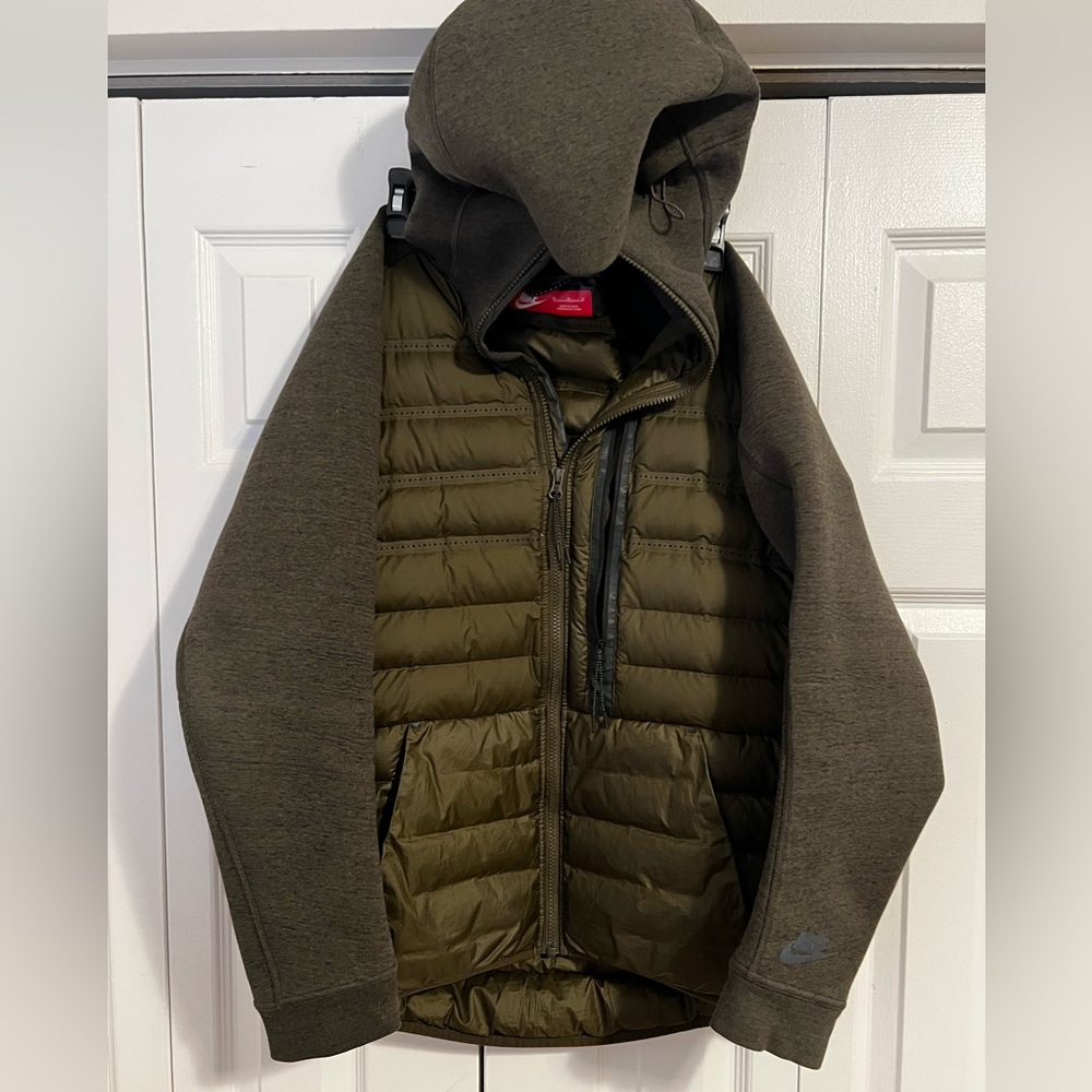 Nike insulated sweater size medium forest green